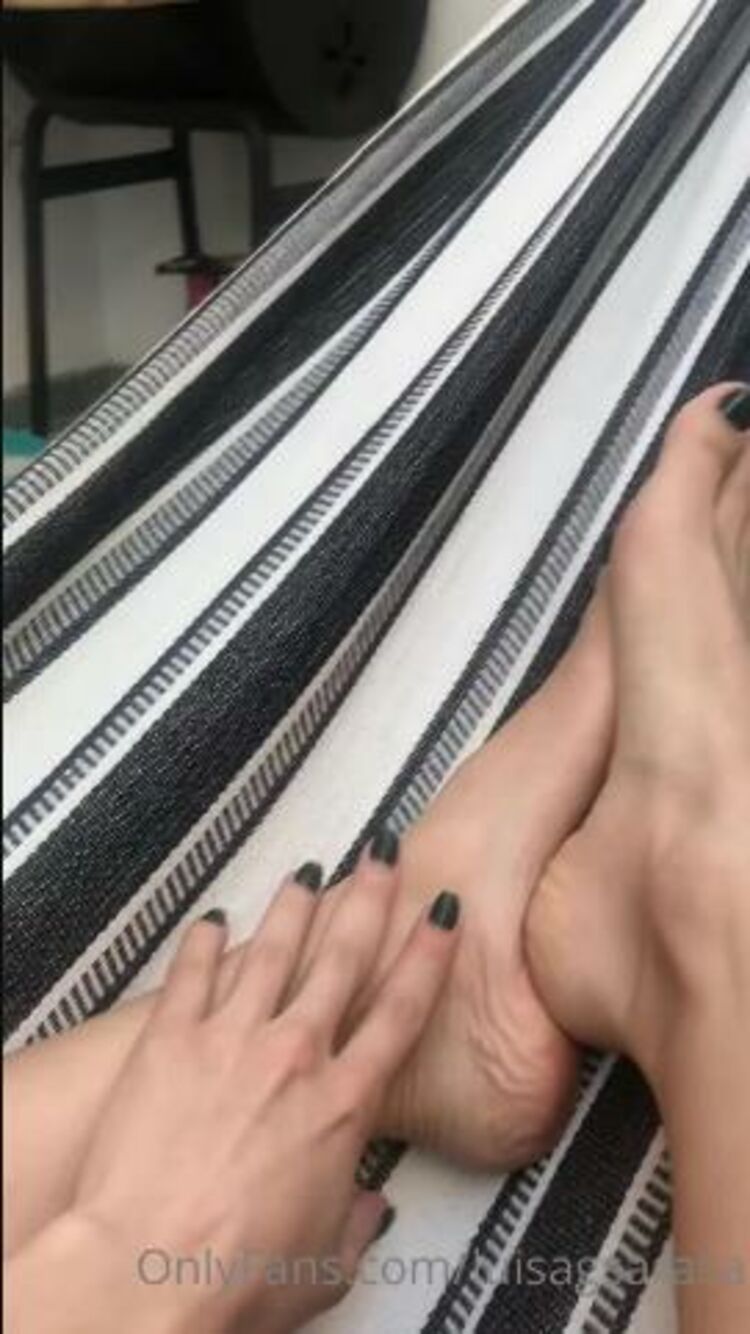 Onlyfans - Luisagsarasa - Hello there do you like my feet what color do you prefer on my nails - 17-09-2021