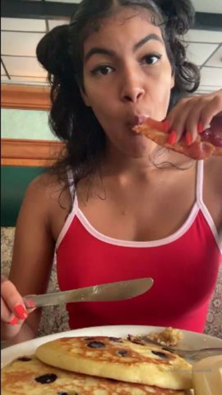 Onlyfans - Thereal_mayafarrell - Eat breakfast with me - 10-10-2019