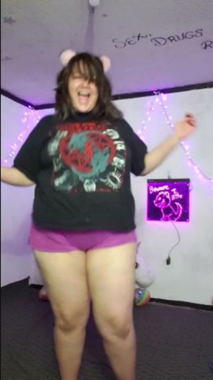 Onlyfans - Violetwitchy - Fatty dancing would you wanna see more clips like this one - 20-01-2020