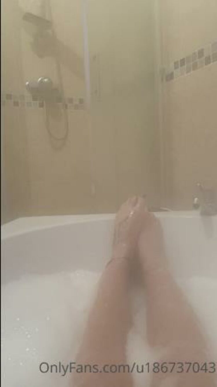 Onlyfans - U186737043 - Footsie bath play - 04-12-2021