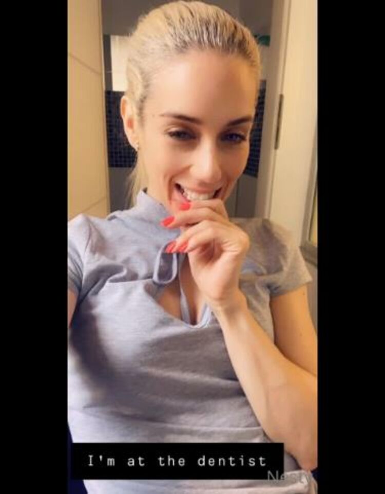 Onlyfans - Nesty - At the dentist - 25-06-2020