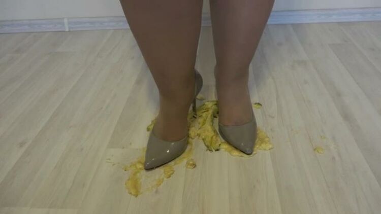 Fat legs in nylonrcilessly trample a banana sharp heels