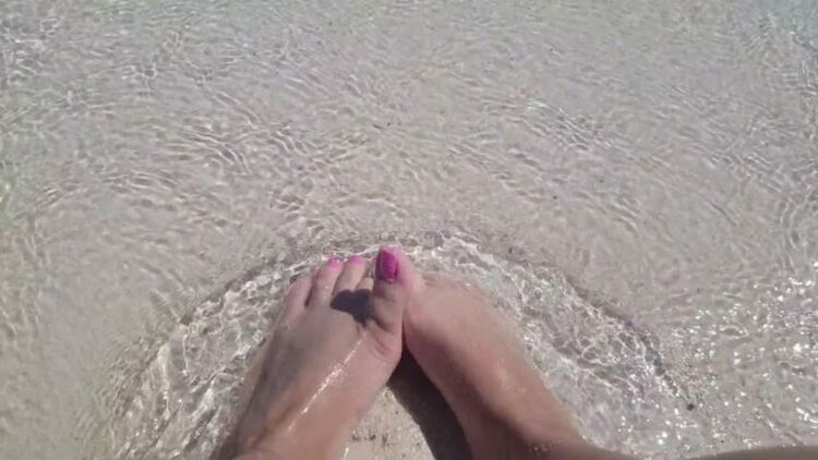 Foot sexy toes in sand close up!