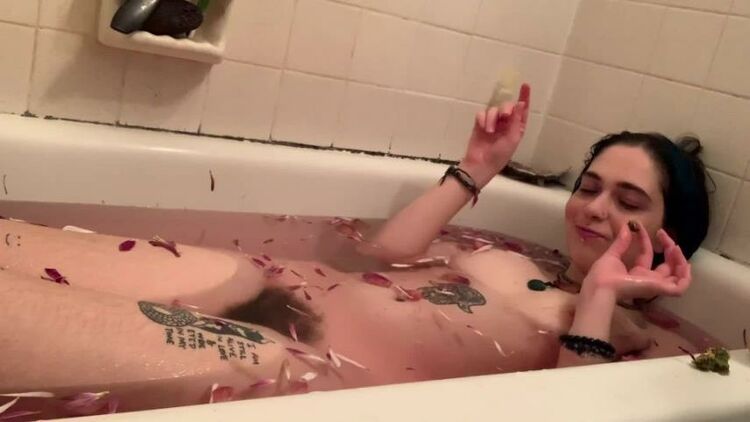 ManyVids - suzyscrewd - Valentine Bath