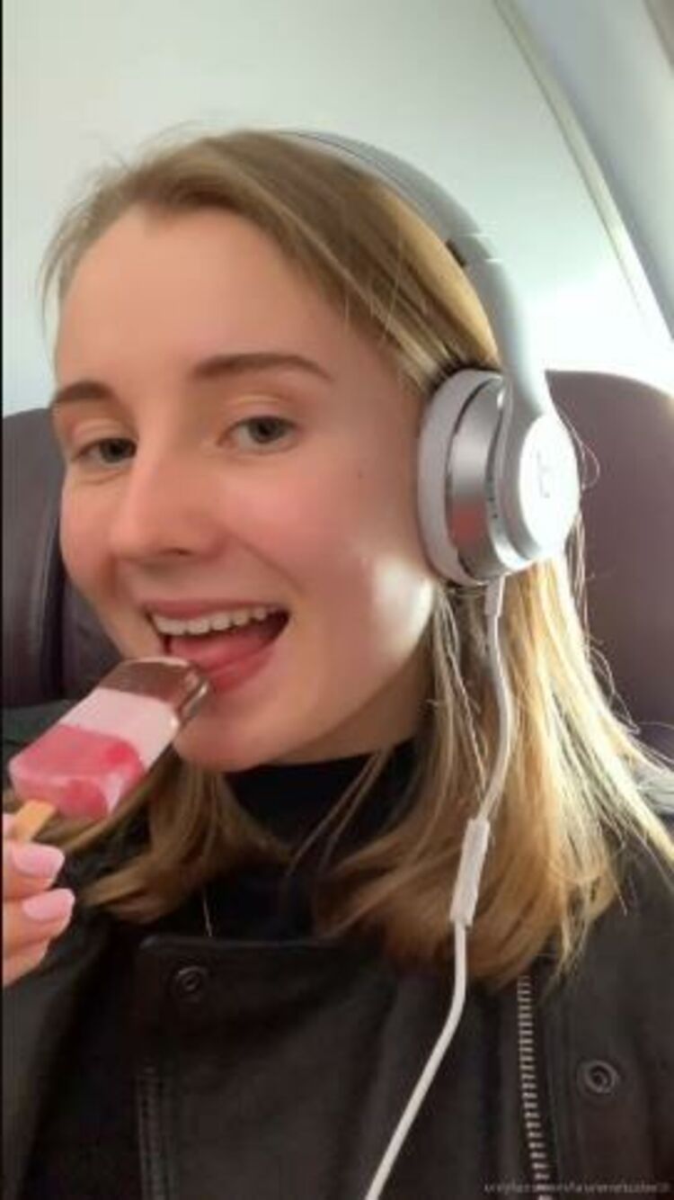 Onlyfans - Laurenelizabeth - suck it English people call these ice lollies Americans call them pops - 03-01-2019