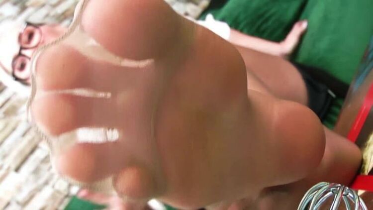 ManyVids - GoddessCeline - LOSER FOR STEPMOM WORM FEET