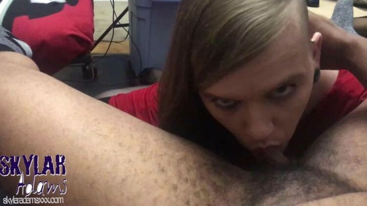 ManyVids - Skylar Adams - Ms Adams eats Bred