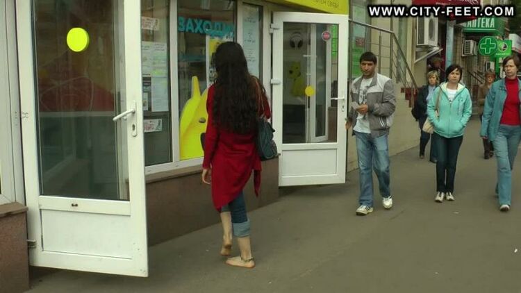 Bare Feet In The City Video - Marina B 2013-09-29