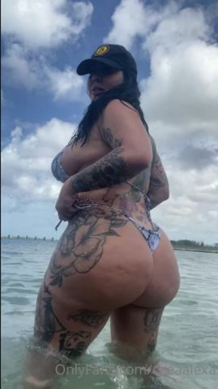 Onlyfans - Dreaalexa - What if you caught me doing this in the ocean as you drive by I was right by the street - 13-09-2020