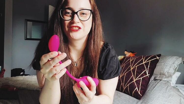 ManyVids - CaityFoxx - My Favorite Sex Toys