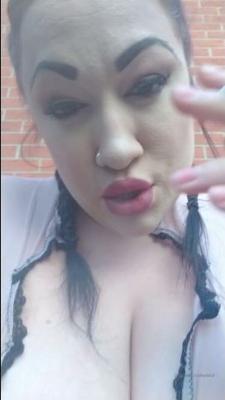 Onlyfans - Bexbb9 - You wanted me smoking outside topless sooo heres that video - 21-03-2020