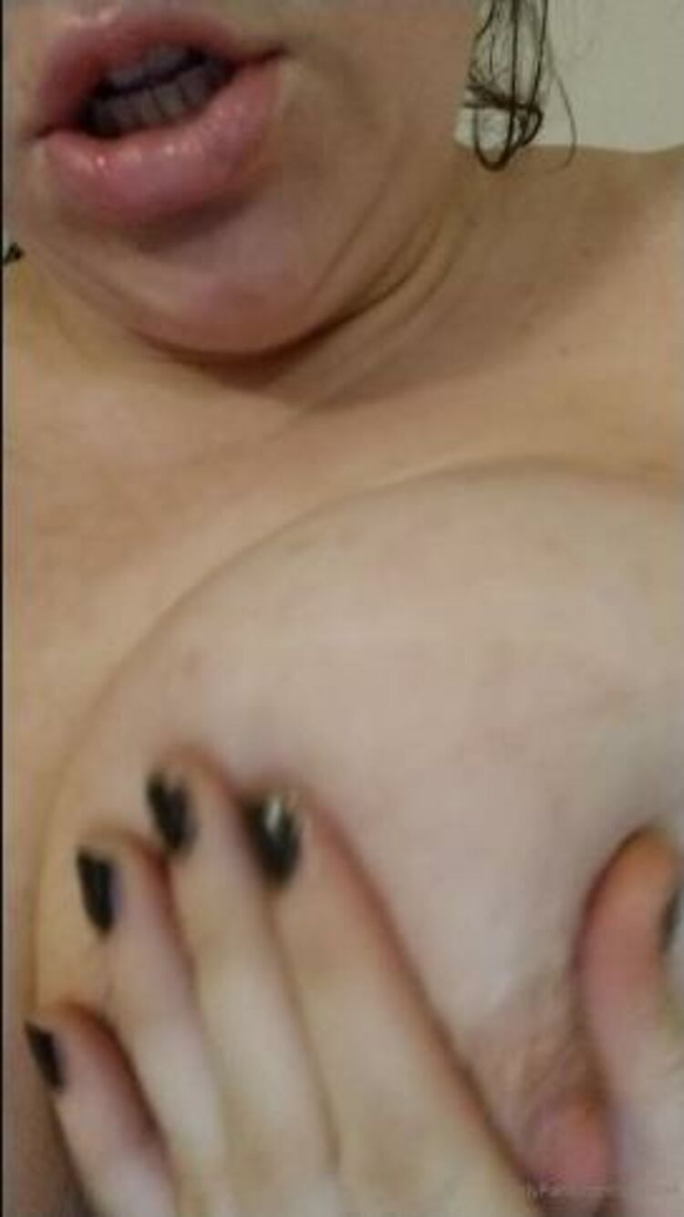 Onlyfans - Bexbb9 - Spitting all over my nipples - 22-04-2020