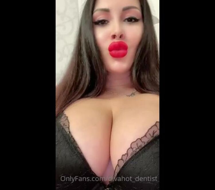 Onlyfans - Divahot_dentist - do you like my cleavage today - 16-10-2021