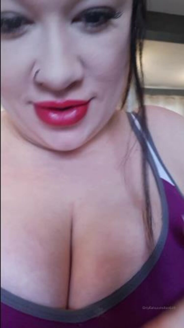 Onlyfans - Bexbb9 - TODAY Im doing riskay videos And flashing My housemate is in the next room watching tv - 17-01-2020