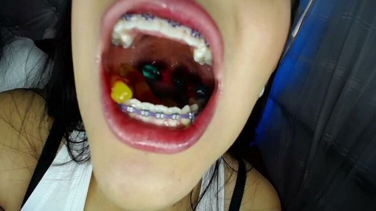 ManyVids - mia_isabella3 - Eating, uvula fetish