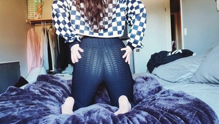 ManyVids - CaityFoxx - Leggings Ass Worship