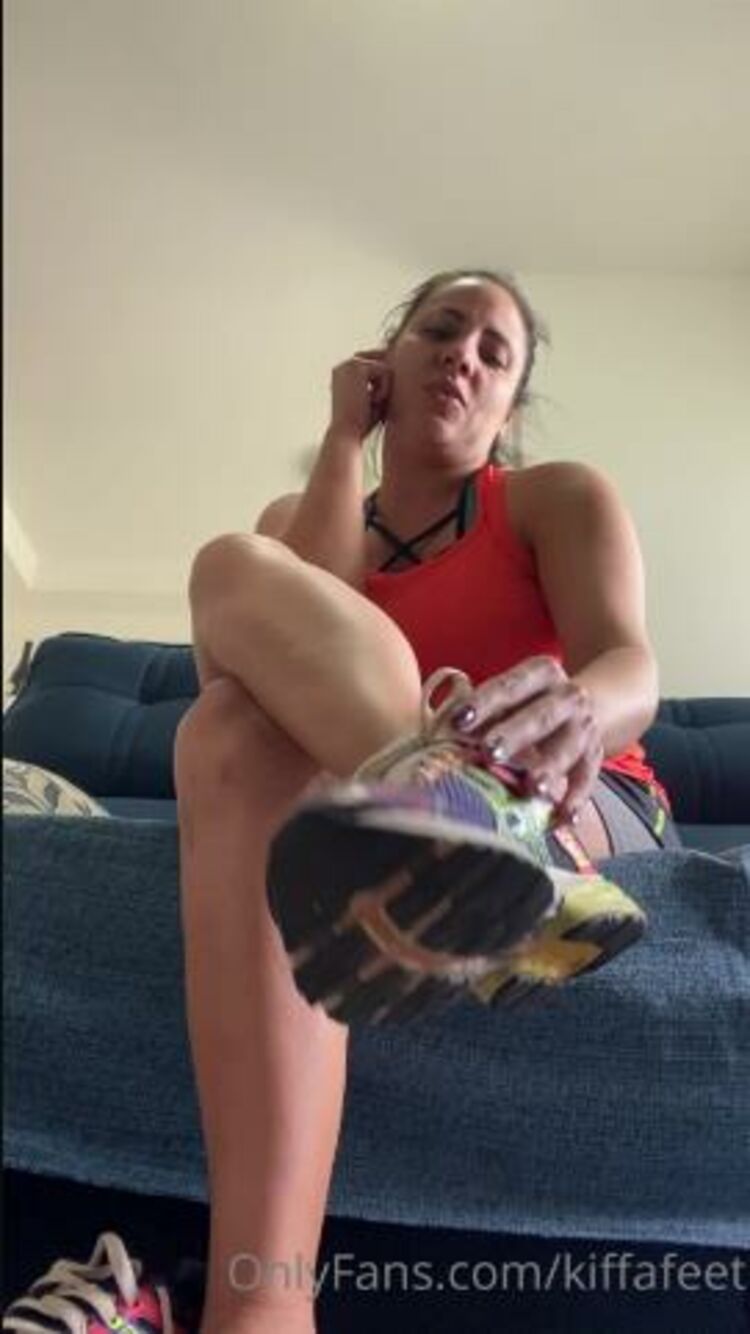 kiffafeet 13 11 2021 2273524851 i ve just arrived from gym and made this sweaty and stinky video only for you my stinky gu