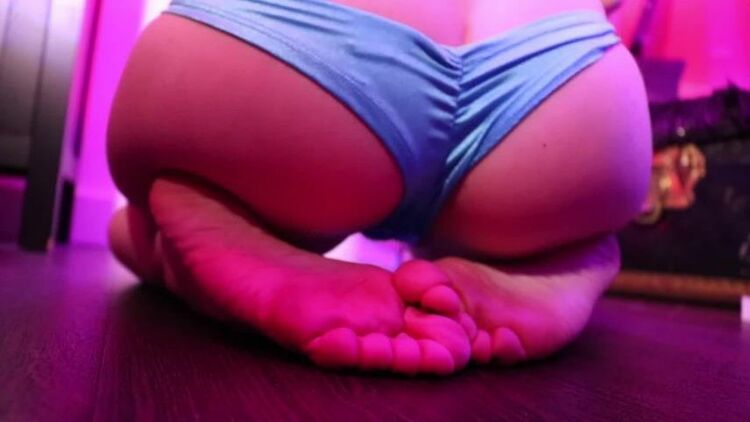 Blonde emo slut gives foot job and gets cum on feet | petite blonde | feet porn