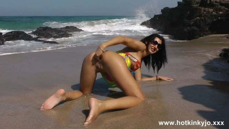 Hotkinkyjo - Colorfull dress, sunny beach and well fisted ass