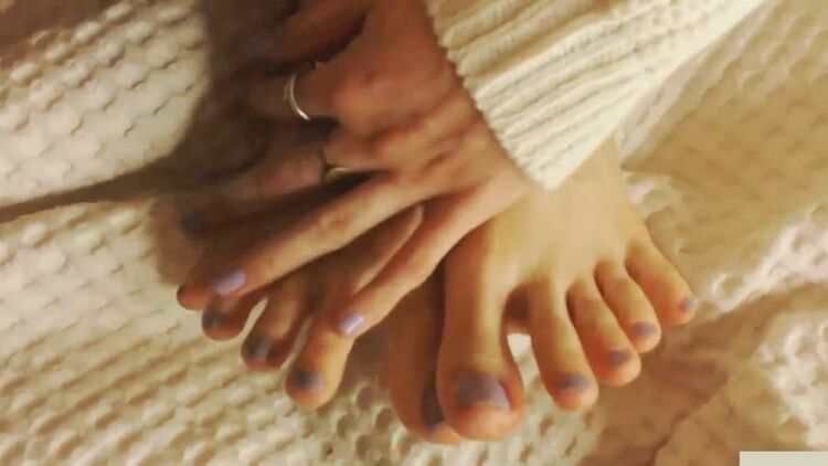 Soft Lit Closeups and Foot Massage - MissAlice 94