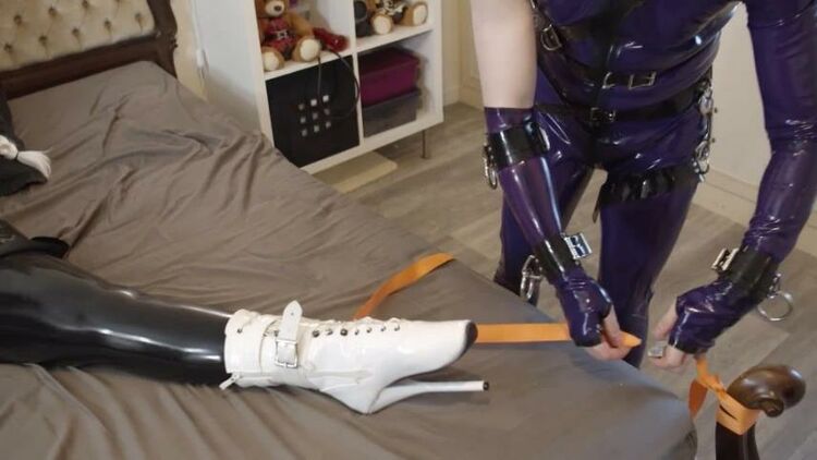 MissMaskerade - MissMaskerade - Miss Maskerade Latex Couple Blowjob and Bondage in Full Rubber with Master and Slave! [FullHD 1080p]