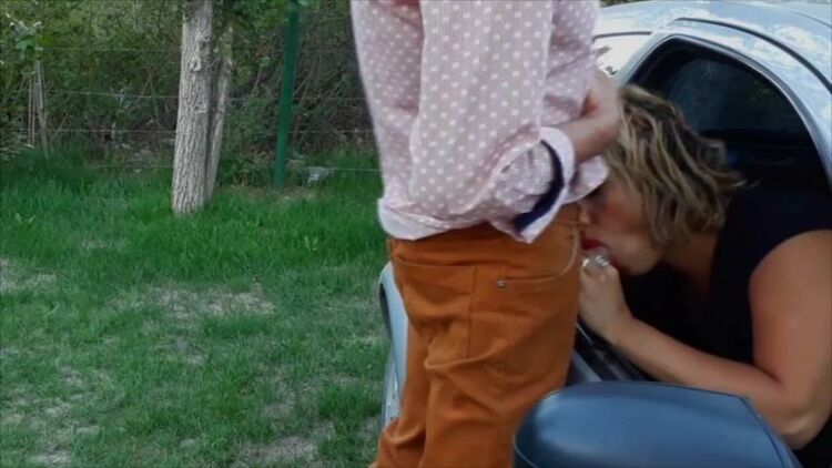 LatinQueen - Latin Queen - My Wife s First Dogging In Public Park [FullHD 1080p]