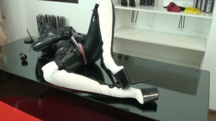 HotFetLife - Unknown - Encased in Black Latex Catsuit with Rubber Mask and Breathplay Masturbation [HD 720p]