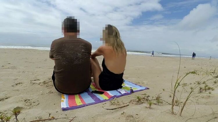 Pornh.com - Casal Aventura - More Real Amateur Public Sex Risky on the Beach People walking near... [FullHD 1080p]