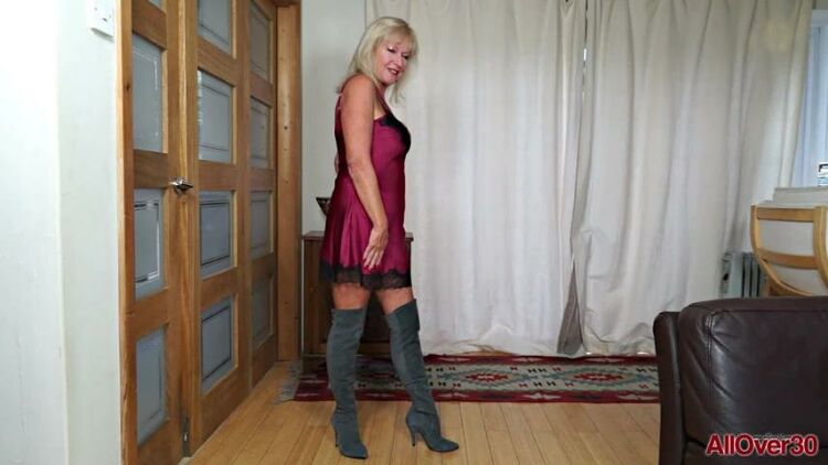 Sapphire Louise 62 years old Mature Pleasure