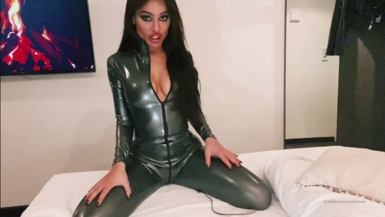 Evil Woman – JOI and CEI clip in latex catsuit