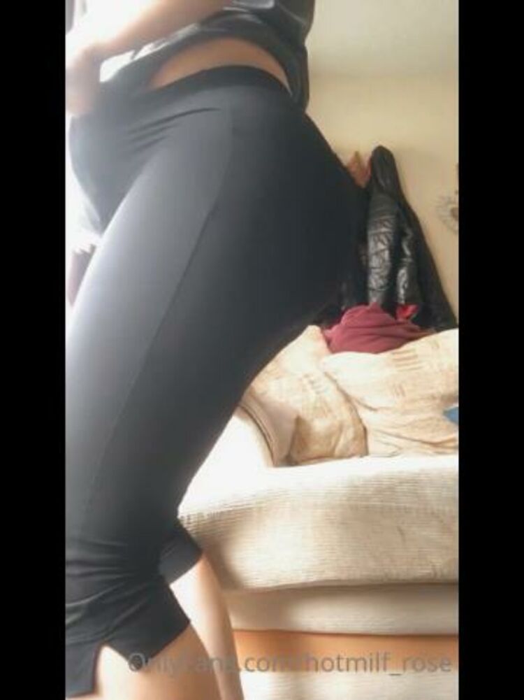 Miss Dawson - themissdawson / Onlyfans Themissdawson - this milf really needs some squats 24-07-2020 - Son