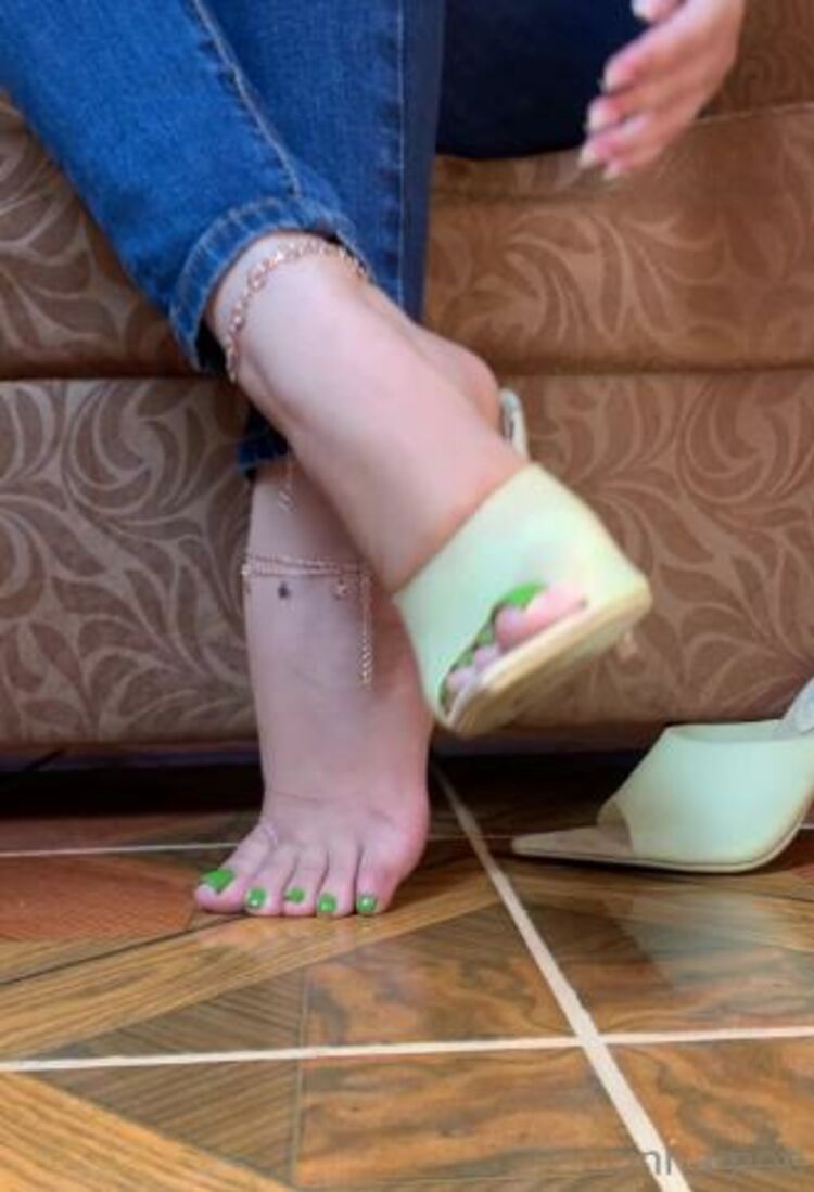 cinnamonfeet2 - Goddess Cinnamon VIP / Onlyfans CinnamonfeetThe best feeling is to finally take them off I know youre a fan of that - 21-02-2021 - Fetish