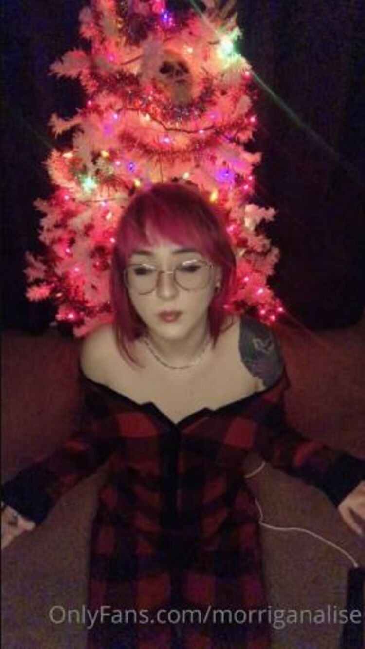 Morrigan - morriganalise / Onlyfans MorriganaliseHappy Holidaze just a quick message before we get back to our regularly scheduled masturb - 09-12-2020 - OnlyFans