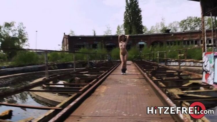 [Hitzefrei.com] Fuck Date For Lullu Gun In Abandoned Railway Area! (2022)