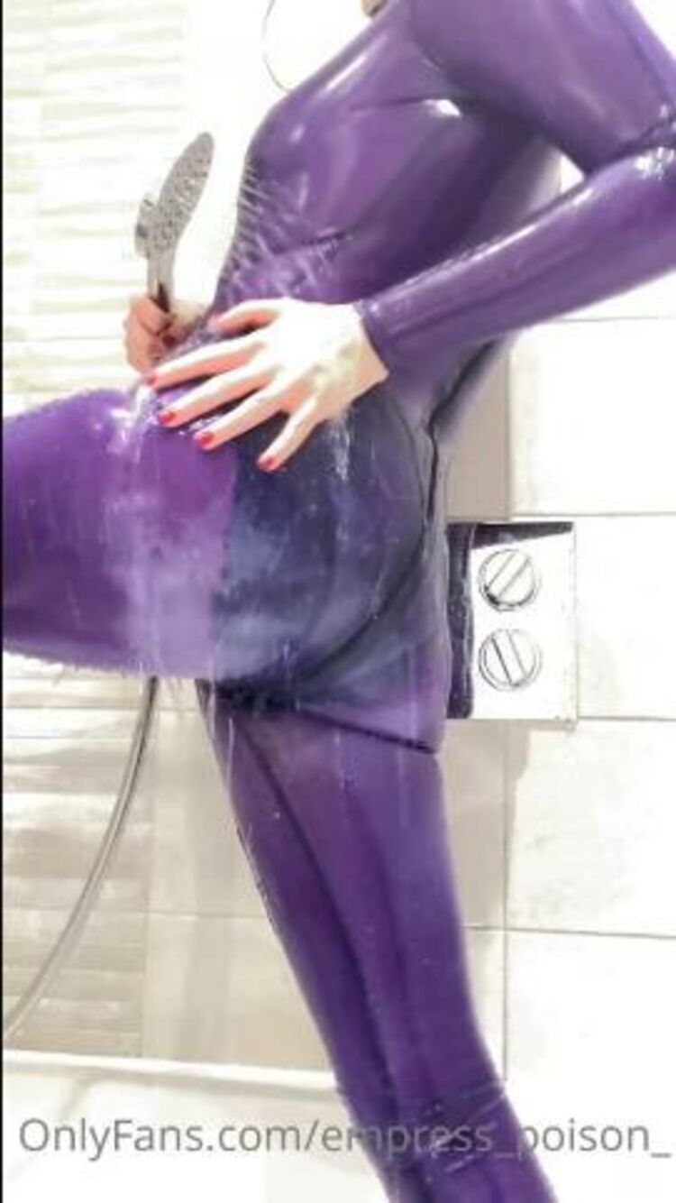 Empress Poison / Onlyfans Empresspoison - wet wet wet rubber shower 28-12-2020 - Son