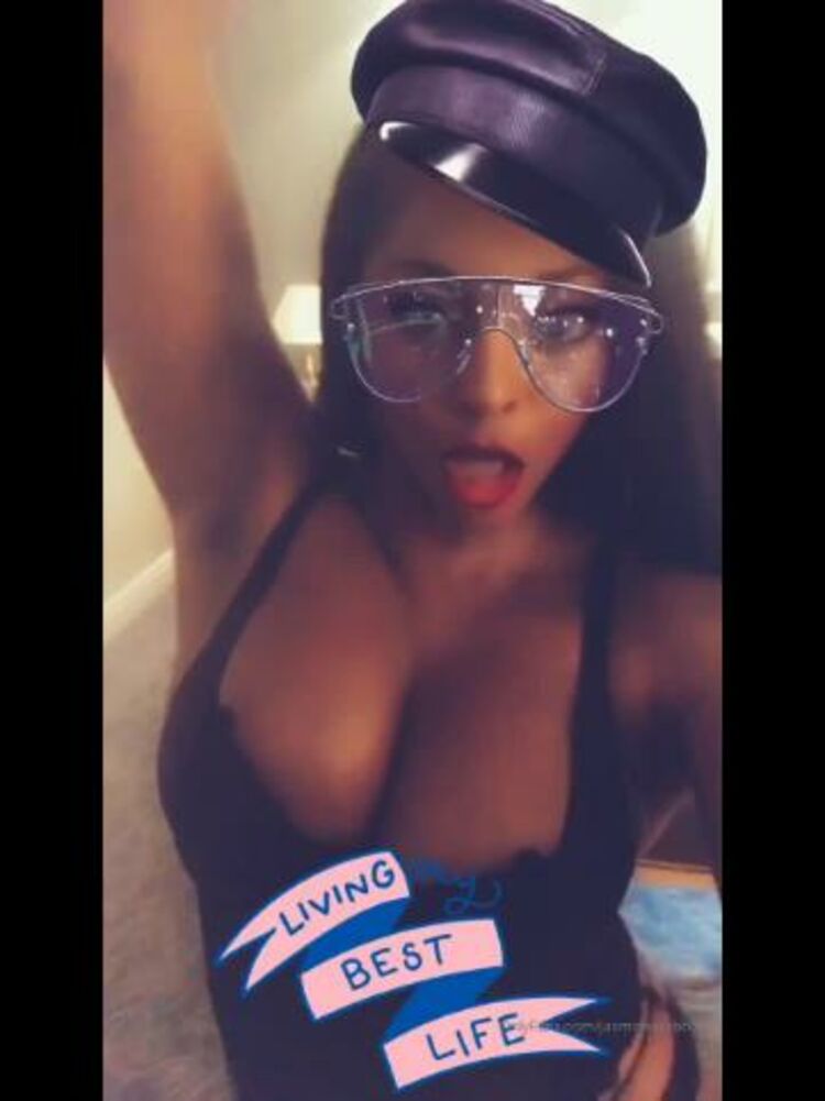 Jasmine Webb / Onlyfans Jasminewebb - someone take my phone off me 08-02-2020 - African