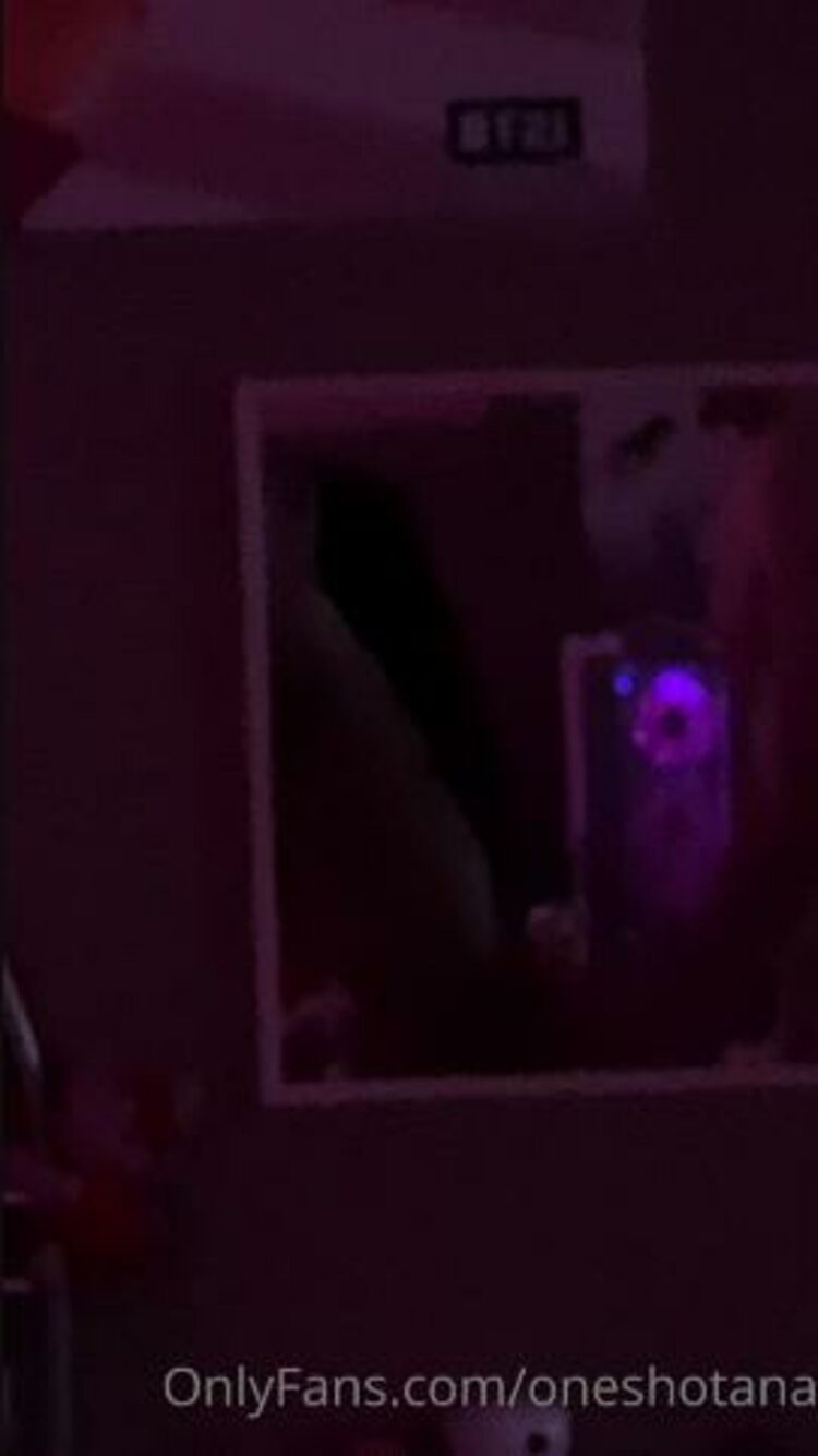 Oneshotana / Onlyfans - i couldnt keep the phone straight lmaoo but heres a lil mirror vid of my bf fucking me f 01-07-2021 - Fetish