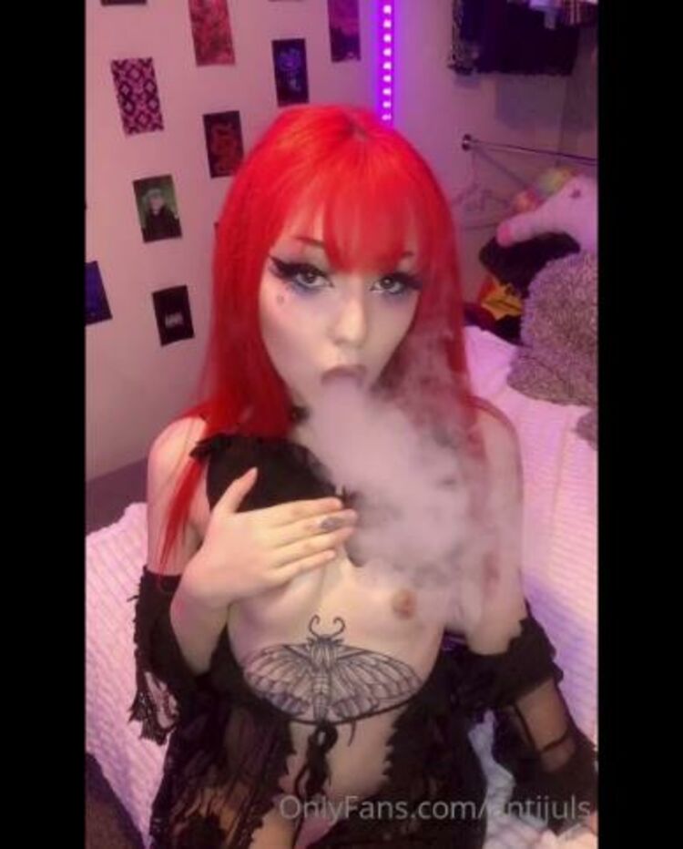 Juls - antijuls / Onlyfans Antijuls - smoking is so sexy sending out a new ppv tonight so make sure to check your dms 01-12-2021 - Fetish