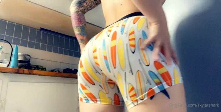 SkylarShark / Onlyfans Skylarshark - lots of booty shaking 21-06-2021 - Shaking