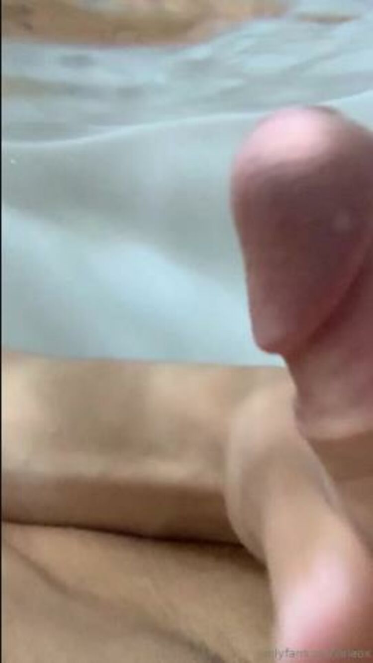 Leo - xleox / Onlyfans Xleox - litte bath wank off from today who else shoots freaking under water vids 07-06-2019 - Freak