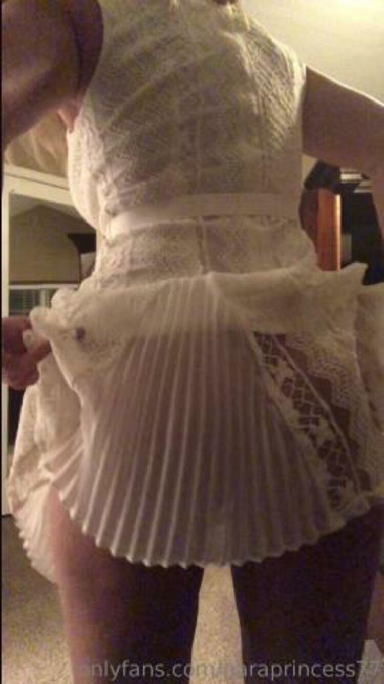 Paraprincess77 / Onlyfans Paraprincess - see whats under my dresss who wants to lift it up and fill me 24-05-2019 - Fetish