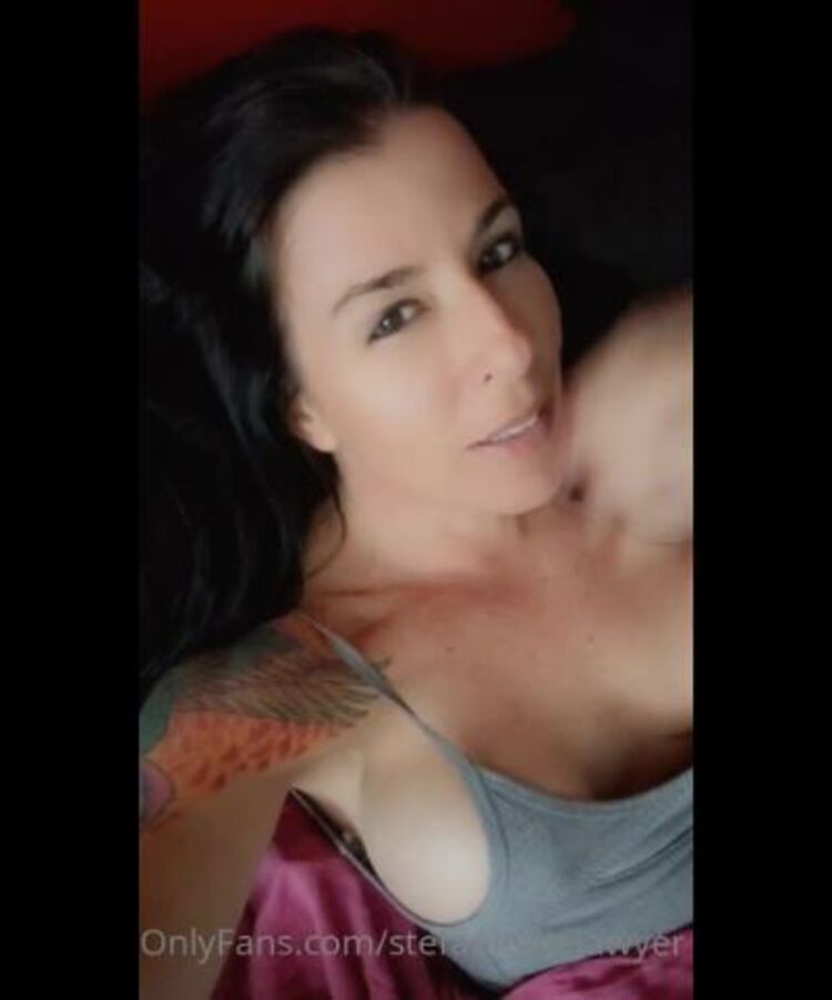 Stefaniethelawyer / Onlyfans - feeling a bit under the weather today 17-11-2020 - Bisexual