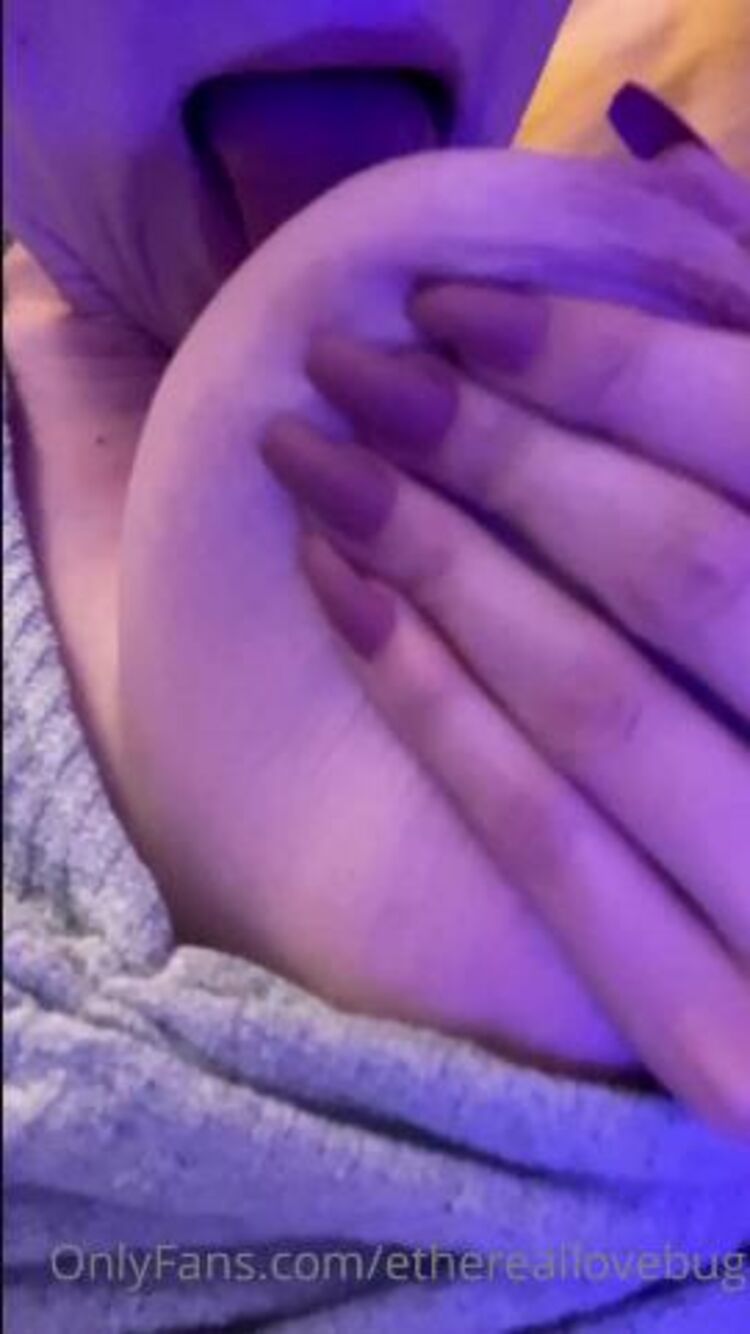 Ethereal Lovebug / Onlyfans Ethereallovebug - sucking on my fat titty mm feels good 17-04-2021 - Tits