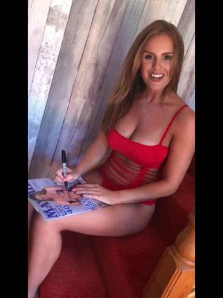 Amy Green / Onlyfans Amygreen - just signing a mayfair mag for a fan 12-07-2018 - Fetish