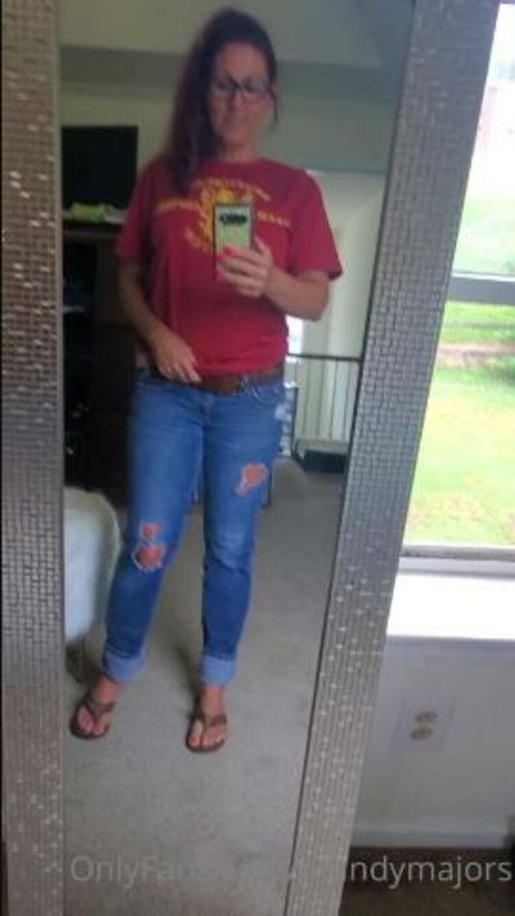 MANDY MAJORS / Onlyfans Mandymajors - mom tee shirt and jeans after work day 19-07-2021 - Mom