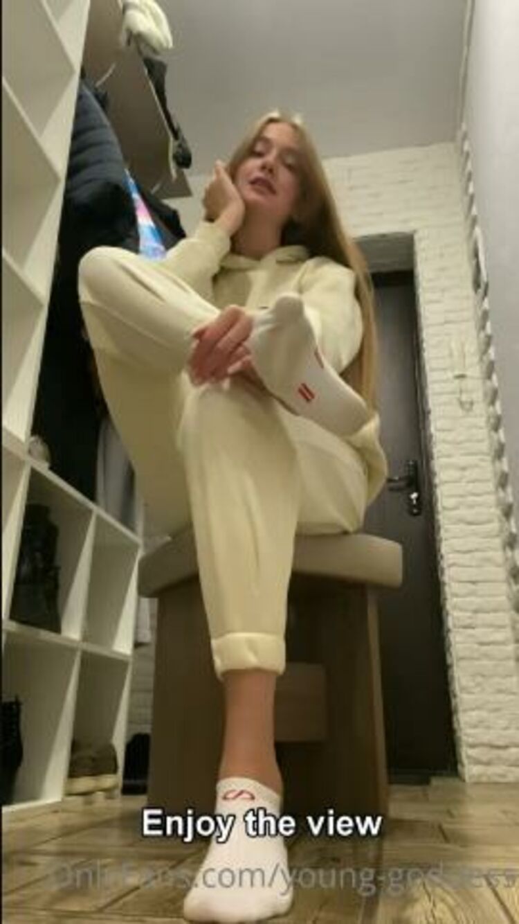 Young Goddess / Onlyfans Young - goddess - just got home from a walk it got pretty cold outside the fall has come in russia gues 13-09-2021 - Fetish