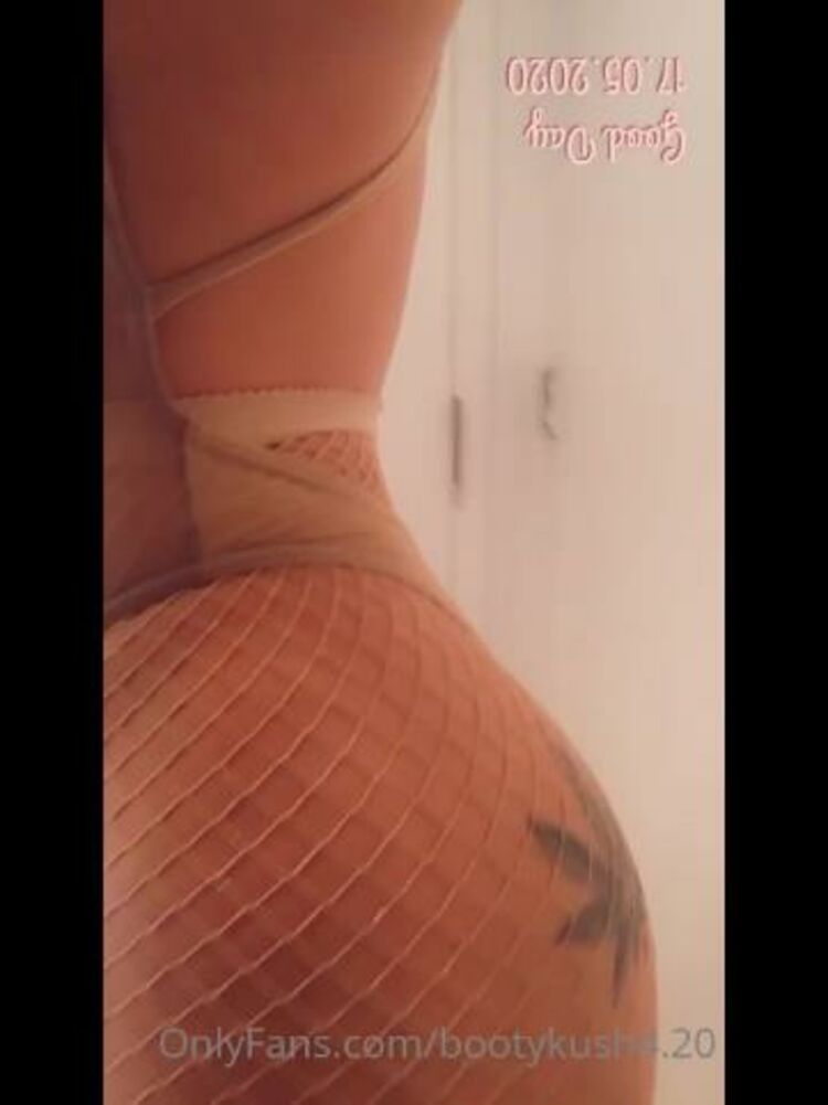 Annabella hailey / Onlyfans Annabellahailey - kinky blondy who wants to see bootykush doing striptease videos 25-01-2021 - Striptease