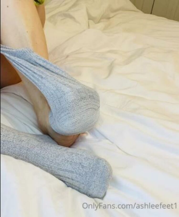 Ashlee - ashleelavender / Onlyfans Ashleelavender - full grey sock set including removal video my ass in a thong and a self worship tease 27-09-2020 - Emo