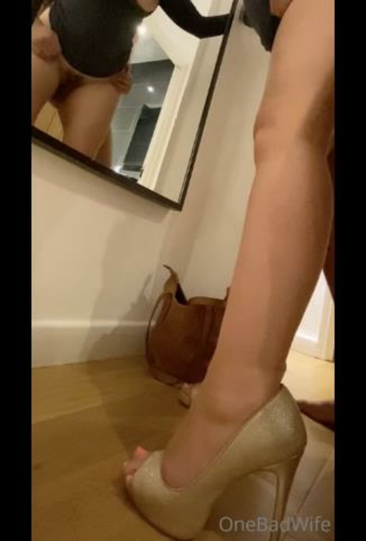 Onebadwife - British Wife / Onlyfans Onebadwife - to finish off he fucks me standing then when he is ready to cum i get on my knees to take 17-11-2020 - British