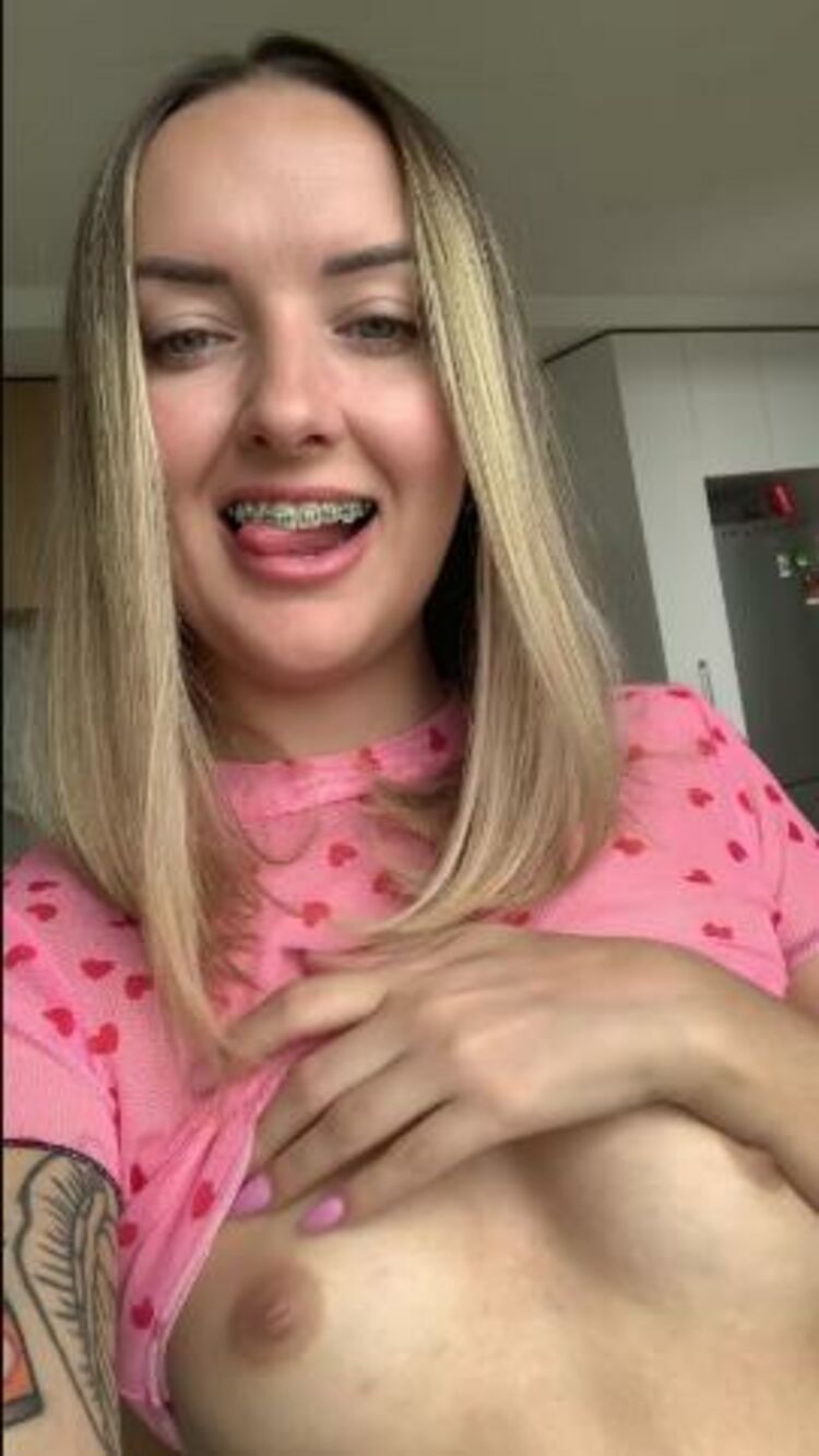 Littleeviejones - EVIE / Onlyfans Littleeviejones squishy tiny tits feeling very cute sec vid 07-04-2020 - Cute